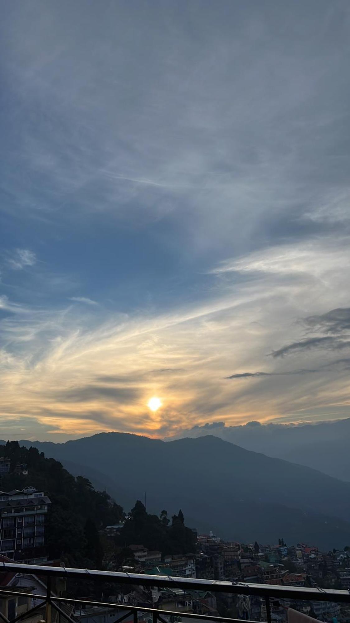Eagle'S Nest Homestay ดาร์จีลิง ภายนอก รูปภาพ
