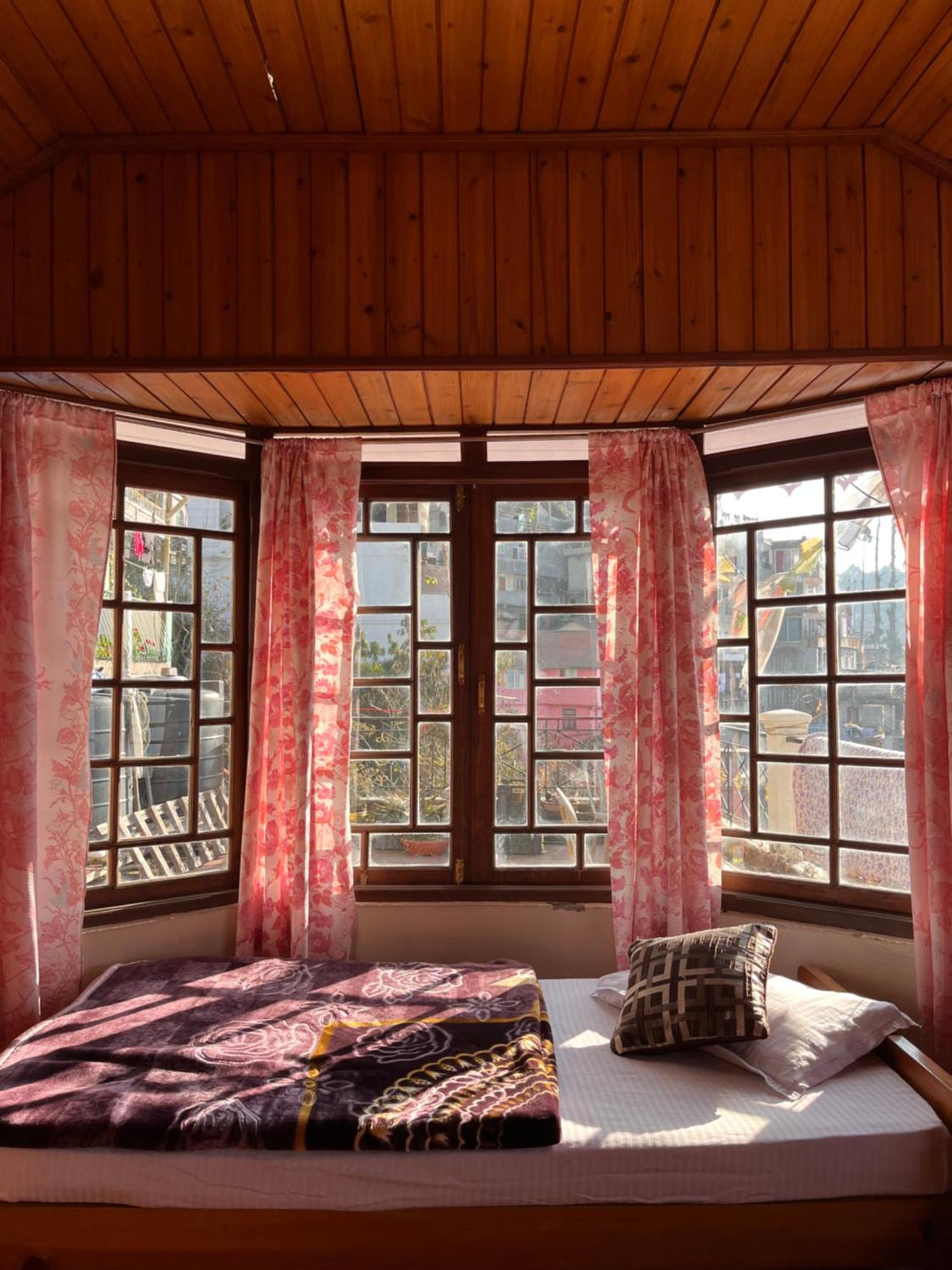 Eagle'S Nest Homestay ดาร์จีลิง ภายนอก รูปภาพ